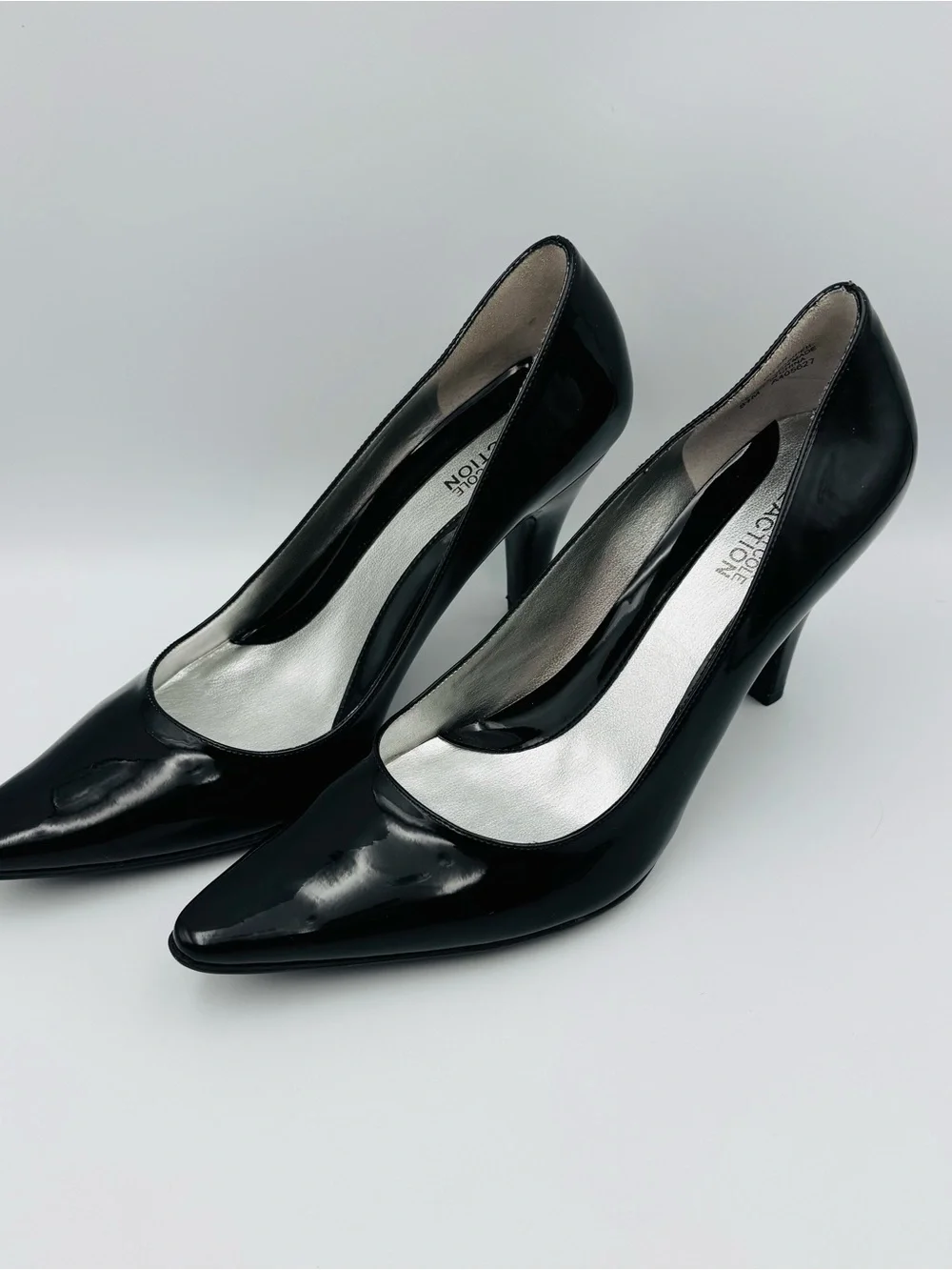 Kenneth Cole – NEW w/Box Black Pump Heels Classic 8.5M